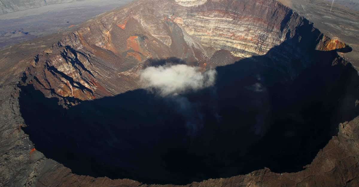 découvrez tout sur les volcans, leur formation, leur activité et leur impact sur l'environnement.